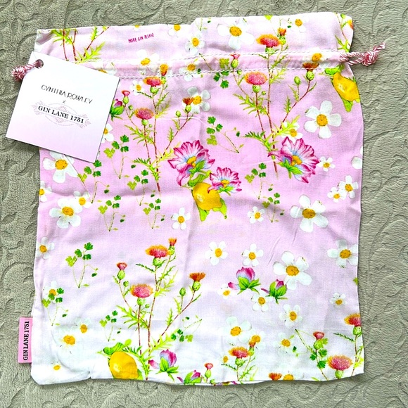 Cynthia Rowley Cloth Drawstring Bag Gin Lane 1751 More Gin Please FREE SUNGLASS - Picture 4 of 16
